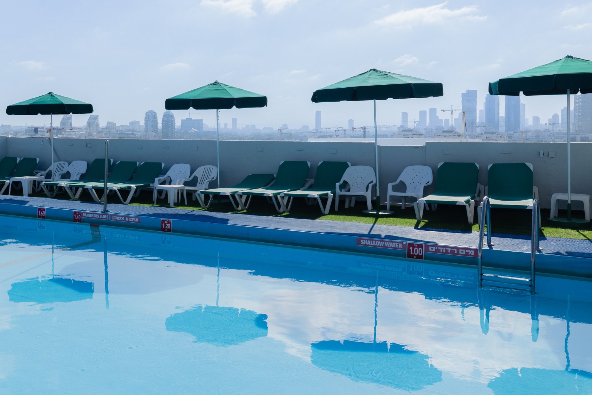 Grand Beach Hotel Tel Aviv | Swimming Pool