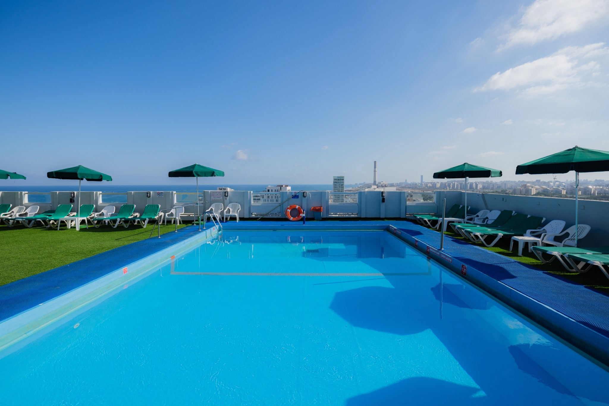 Grand Beach Hotel Tel Aviv | Swimming Pool