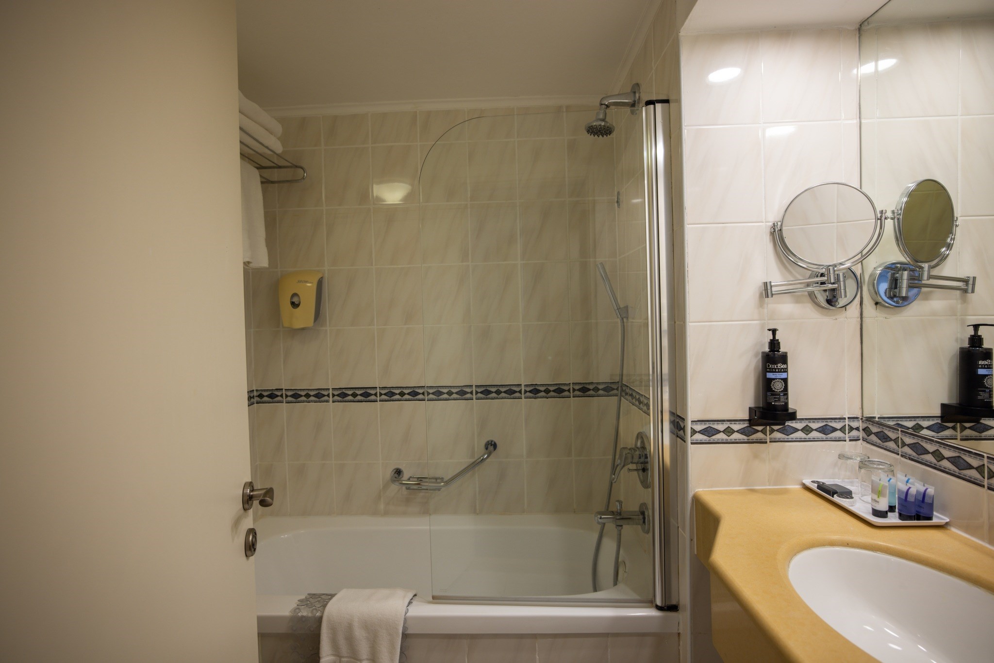 Grand Beach Hotel Tel Aviv | Hotel Rooms