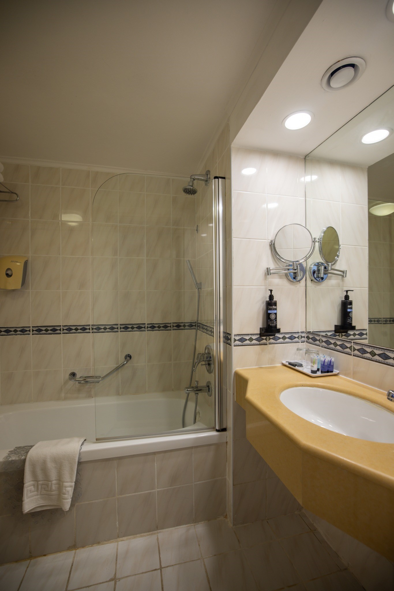 Grand Beach Hotel Tel Aviv | Hotel Rooms