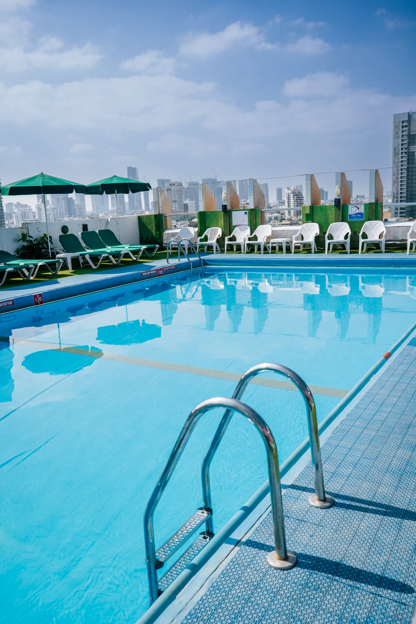 Grand Beach Hotel Tel Aviv | Swimming Pool