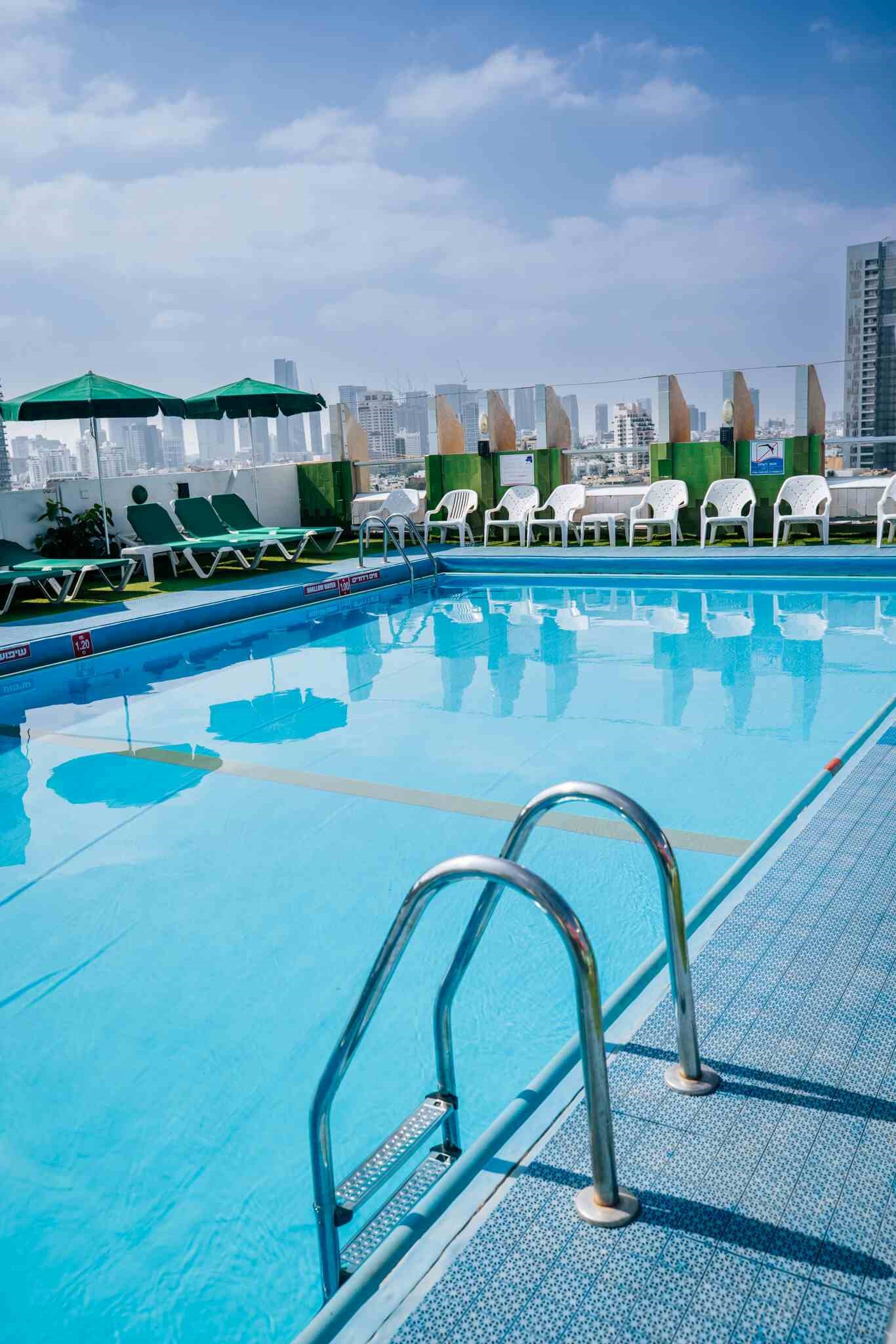 Grand Beach Hotel Tel Aviv | Swimming Pool