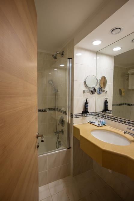 Grand Beach Hotel Tel Aviv | Hotel Rooms